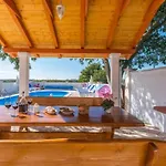 The Grandfather Heated Pool Retreat Дом отдыха