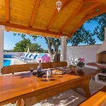 The Grandfather Heated Pool Retreat ザダル