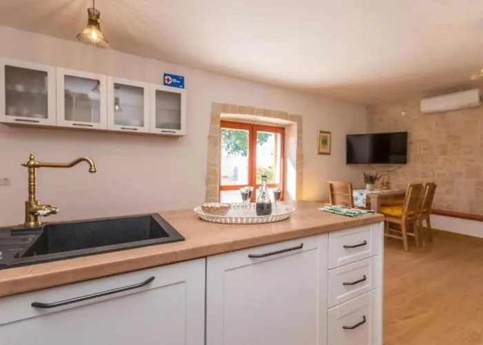 Vakantiehuis The Grandfather Heated Pool Retreat *